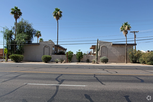 Primary Photo - 1809 E Broadway Rd