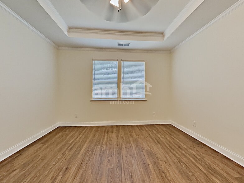 Building Photo - 254 Lake St