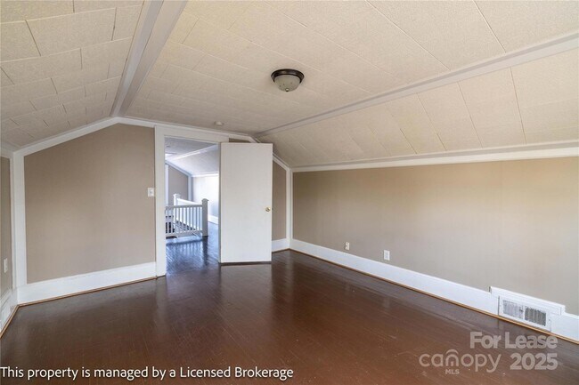 Building Photo - 1420 Amhurst St