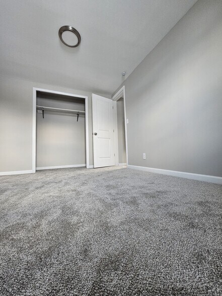 Building Photo - 1338 Main St