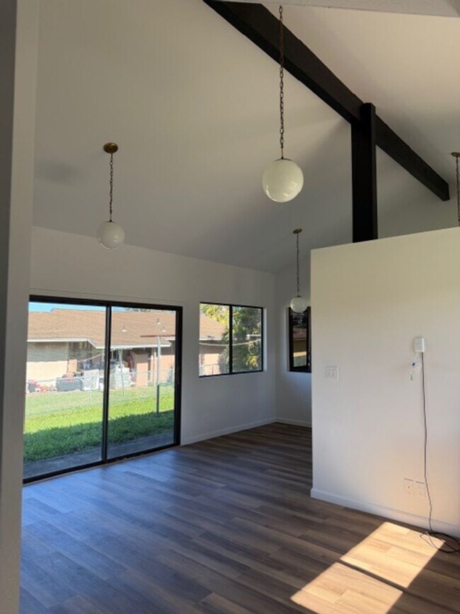 Building Photo - 75 Kaupea St