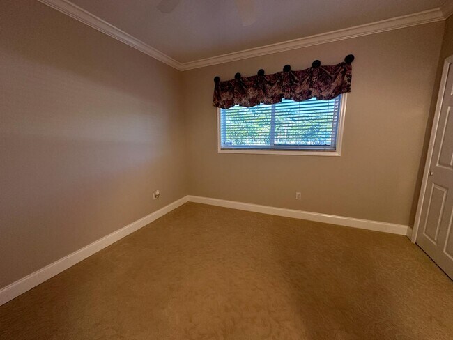 Building Photo - 14831 Park Lake Dr