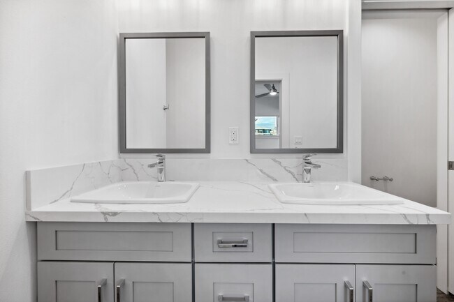 Building Photo - 22 Maiaku St