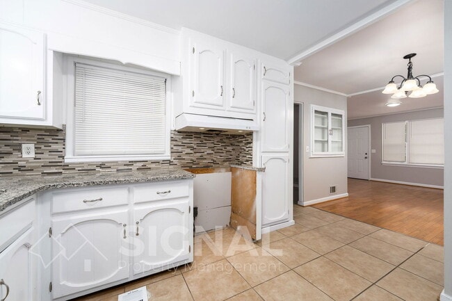 Building Photo - 425 Forsythe St