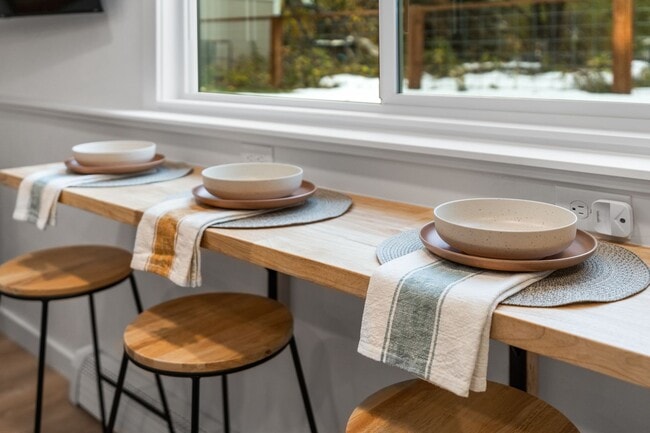 Building Photo - Stylish & Turnkey Furnished 2-BR Daylight Basement Apartment – Utilities + Wi-Fi Included