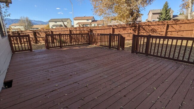 Building Photo - SPACIOUS TWO STORY 3 BED/2.5 BATH WITH FENCED BACKYARD IN CUL-DE-SAC!