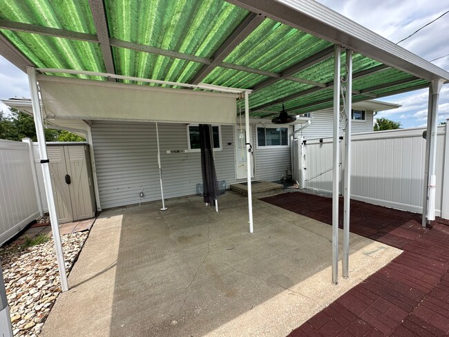 Building Photo - For Lease: Split-Level Ranch Home (4-Beds/2-Baths)