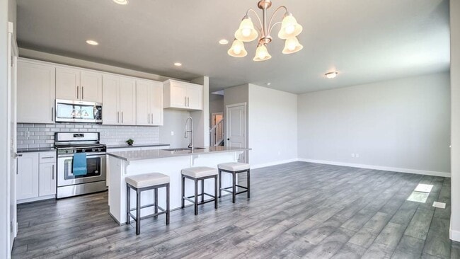 Building Photo - Amazing Five Bedroom Home, Bluffdale, 3300...