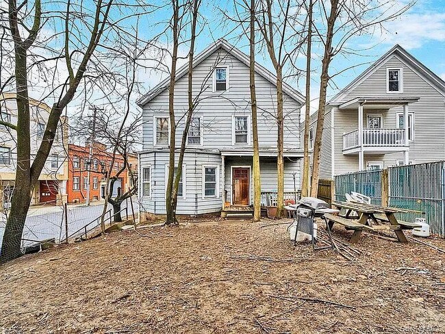 Building Photo - 16 Park Pl