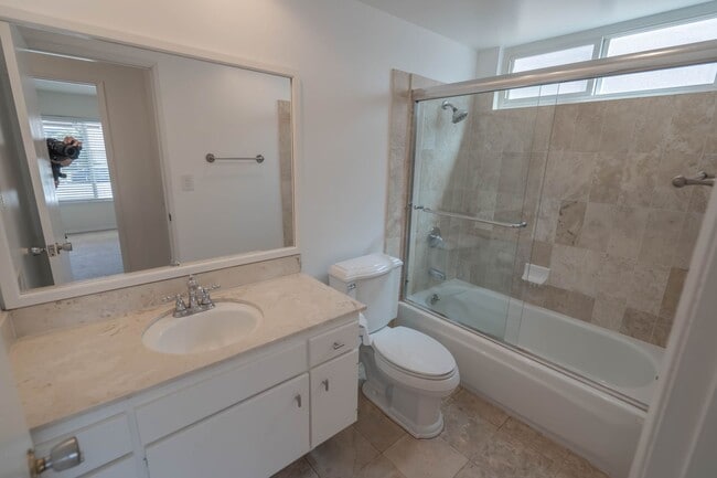 Building Photo - Single Story 3 Bedroom Home for Rent in Ca...