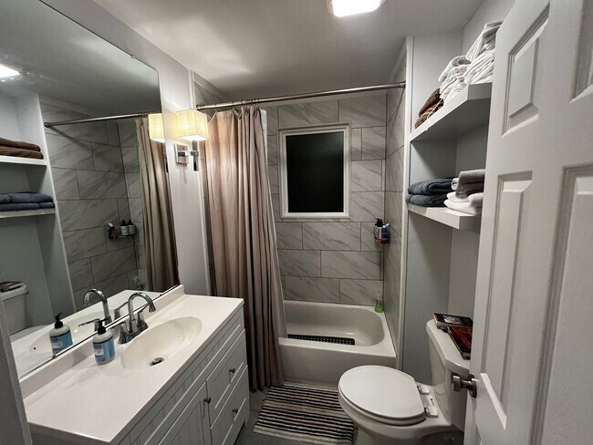 Building Photo - Charming Home In the Garden District- Ideal Location