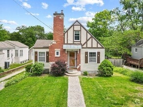 Building Photo - 5 Bed / 2 Bath Tudor Revival in Central Co...