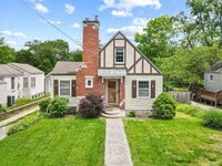 Building Photo - 5 Bed / 2 Bath Tudor Revival in Central Co...