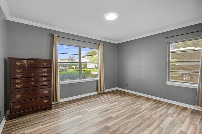 Building Photo - 8565 Ridgepoint Dr