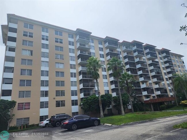 Building Photo - 4174 Inverrary Dr