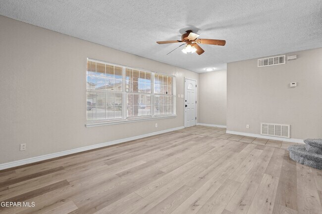 Building Photo - 13713 Paseo del Mar Dr