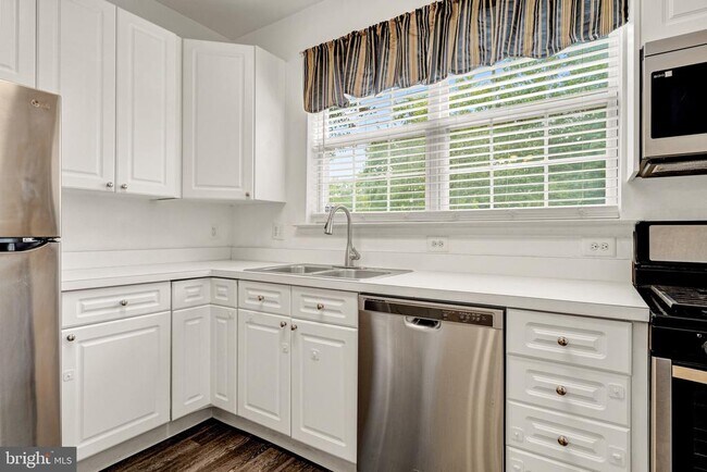 Building Photo - 4200 Mozart Brigade Ln