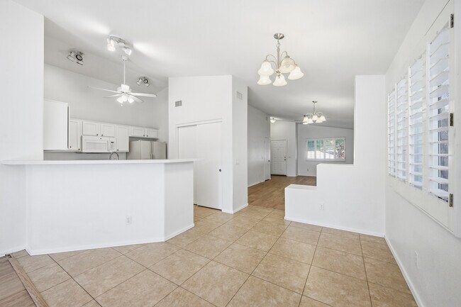 Building Photo - 7319 W Eugie Ave