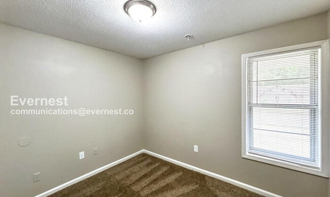Building Photo - 7031 Saddlebrook Dr