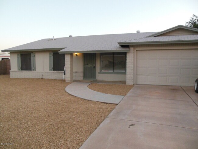 Building Photo - 7203 W Hatcher Rd