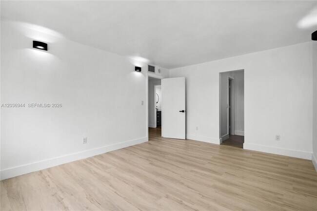 Building Photo - 14840 Naranja Lakes Blvd
