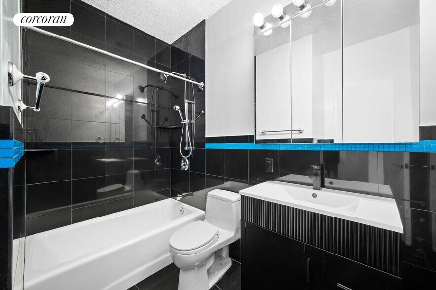 Building Photo - 60 E 8th St