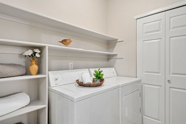 Building Photo - Students Welcome! 3 Bed, 2 Bath Condo in Rockbridge, SE Fort Collins