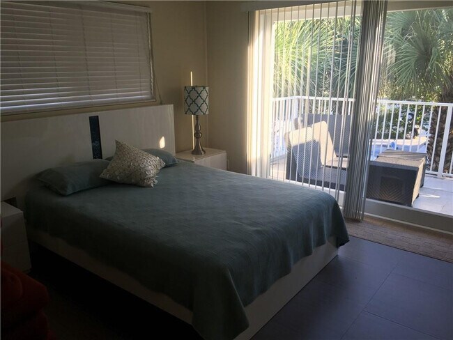 Building Photo - 4564 El Mar Dr