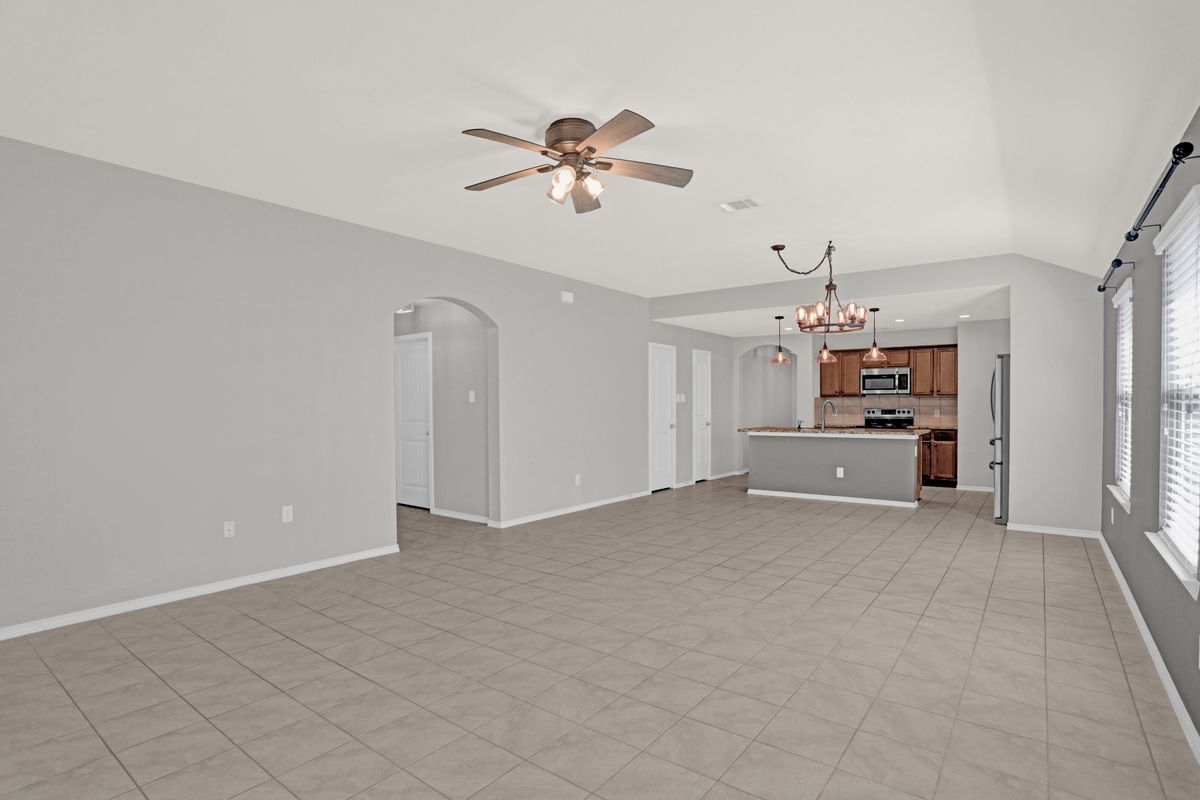 Building Photo - 904 Opal Path