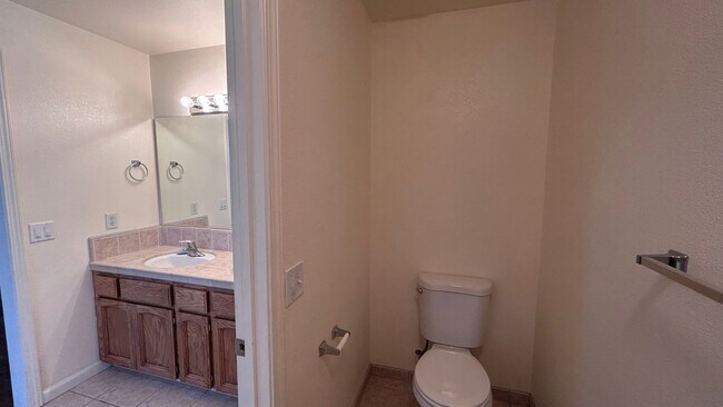 Building Photo - 14575 Avenida Central