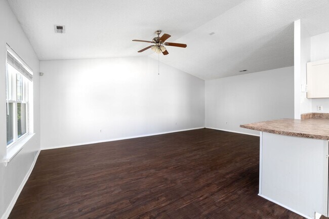 Building Photo - 5124 Rugby Rd