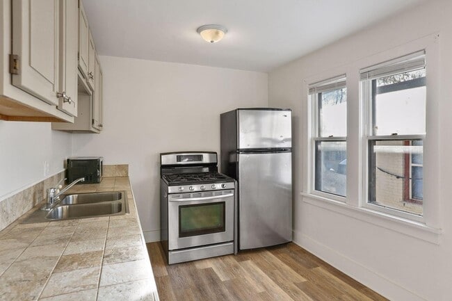 Building Photo - 2617 2nd Ave S