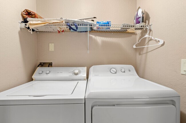 Building Photo - Furnished 3 Bedroom close to Downtown Tucson Pima West and U of A