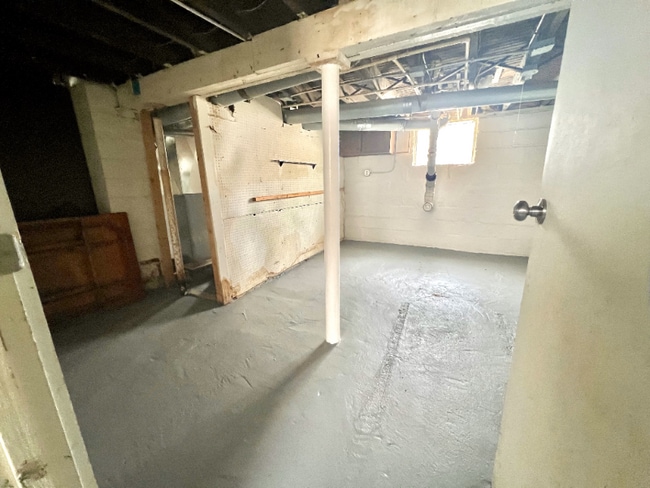 Building Photo - 11710 Longmead Ave