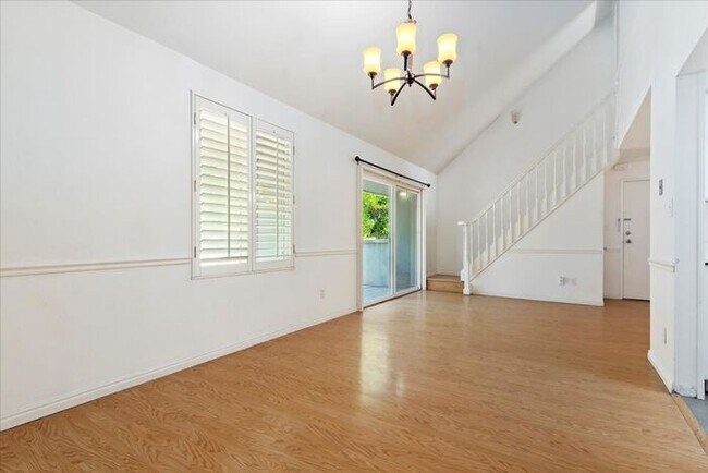 Building Photo - FOOTHILL 3 bed 2 bath Condo with Pool