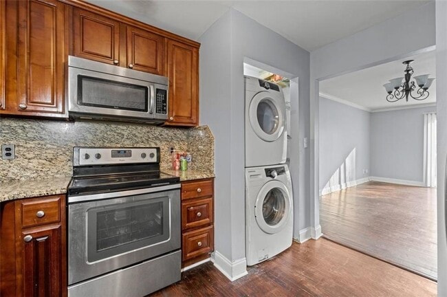 Building Photo - 5667 Kingsport Dr