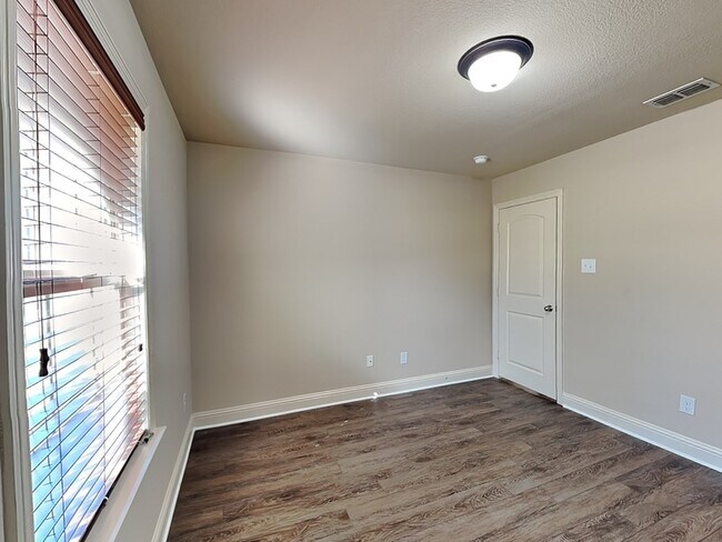 Building Photo - 5860 Burgundy Rose Dr