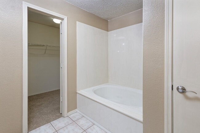 Building Photo - I-40 freeway access nearby. Couple blocks ...