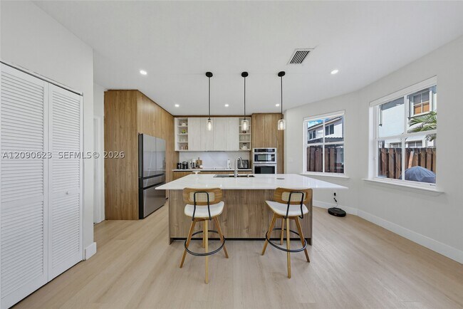 Building Photo - 4850 NW 108th Pl