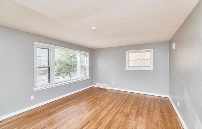 Building Photo - 7361 Melrose Ave