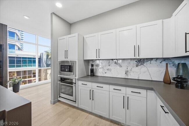 Building Photo - 4575 Dean Martin Dr
