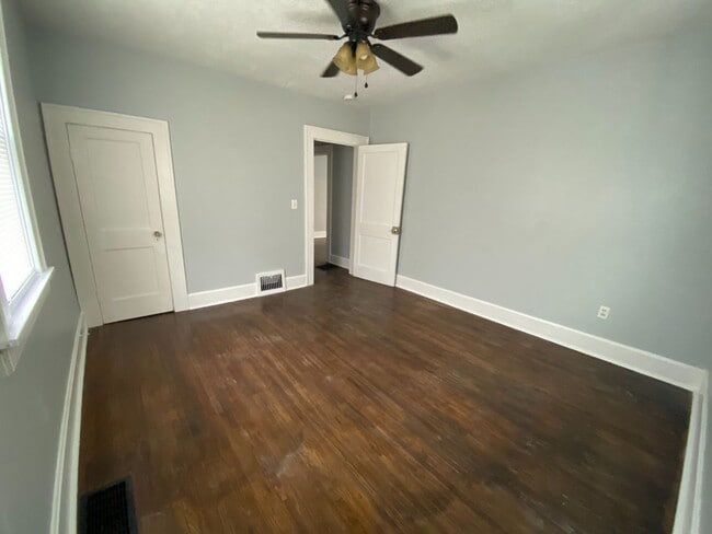 Building Photo - 1020 E Delmar St