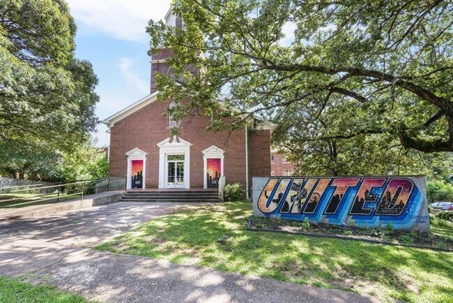 Building Photo - 1065 United Ave SE