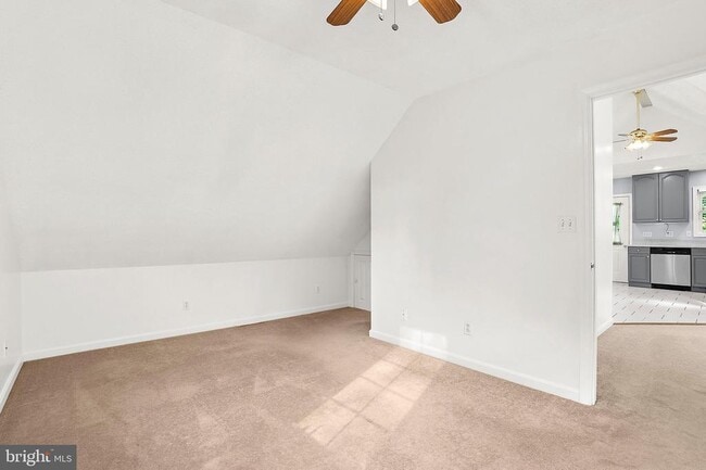 Building Photo - 587 A St