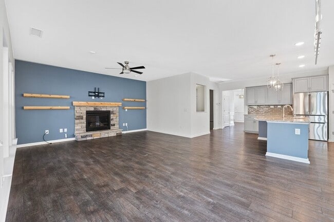 Building Photo - 460 Young Landing Ct