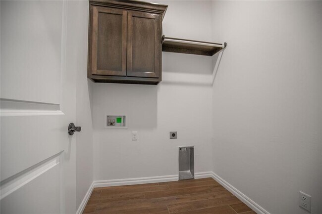 Building Photo - 8800 Tyrion Dr