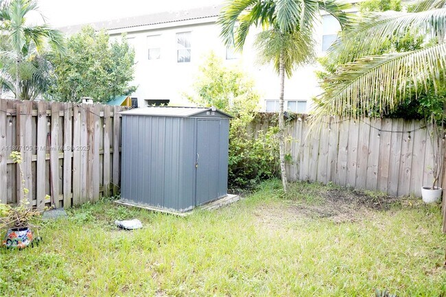 Building Photo - 1450 SE 26th Ter