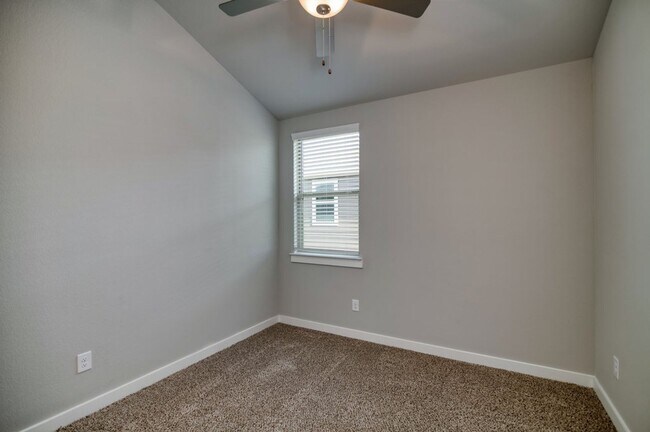 Building Photo - GORGEOUS 2 BEDROOM FOUR PLEX LOCATED IN MI...