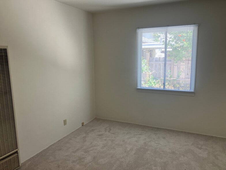 Bedroom - 532 Avenue C