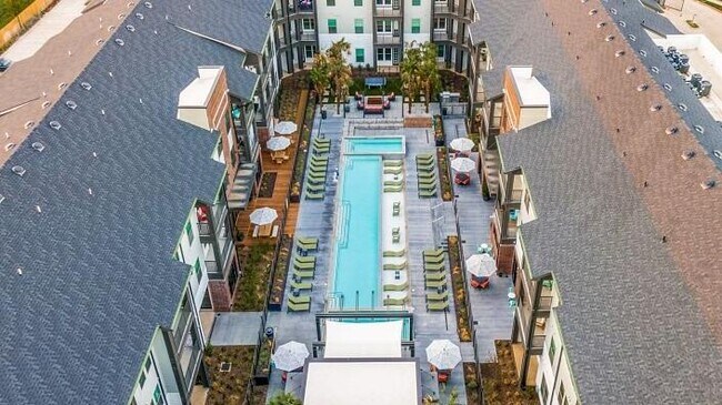 Building Photo - 11325 Park Vista Blvd